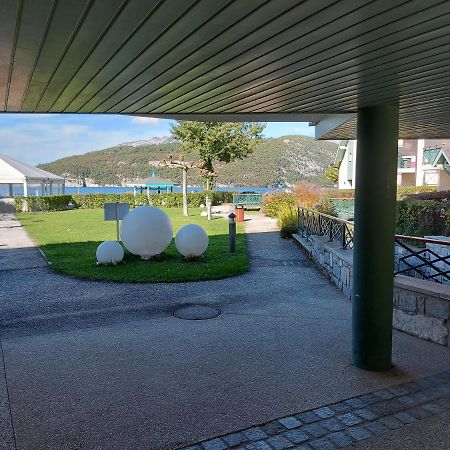 Au Bord Du Lac D'Annecy, Logement Type Loft, Dans Residence Avec Plage Et Ponton Privee Duingt Exterior photo