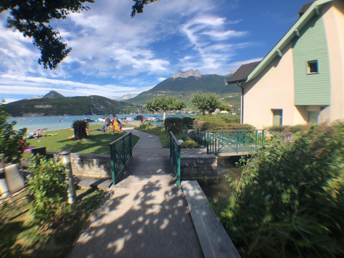 Au Bord Du Lac D'Annecy, Logement Type Loft, Dans Residence Avec Plage Et Ponton Privee Duingt Exterior photo
