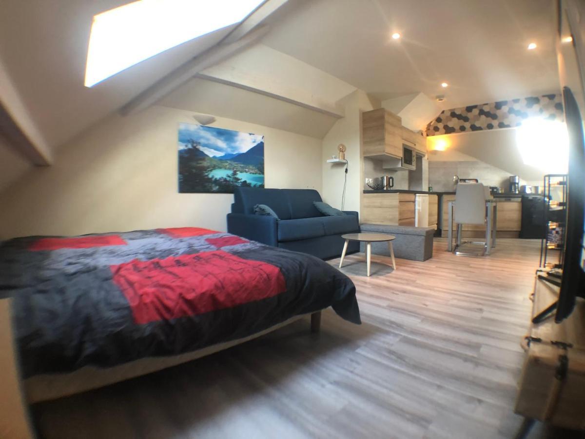 Au Bord Du Lac D'Annecy, Logement Type Loft, Dans Residence Avec Plage Et Ponton Privee Duingt Exterior photo