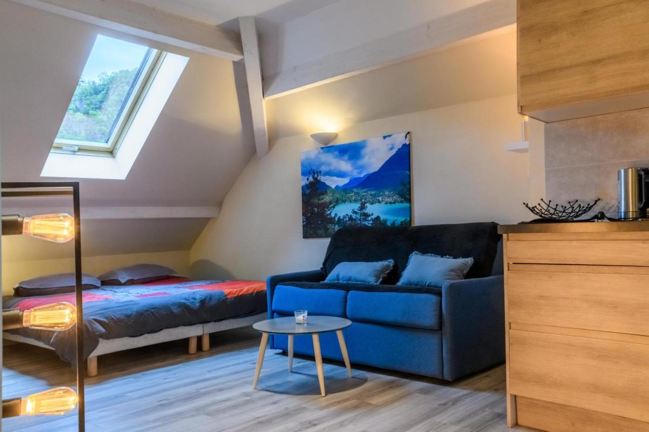 Au Bord Du Lac D'Annecy, Logement Type Loft, Dans Residence Avec Plage Et Ponton Privee Duingt Exterior photo